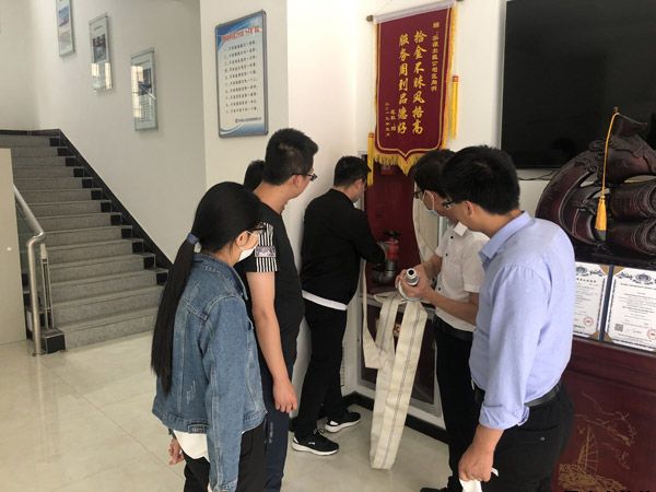泓源新能源公司、出租車公司聯(lián)合開展消防安全演練(圖2)